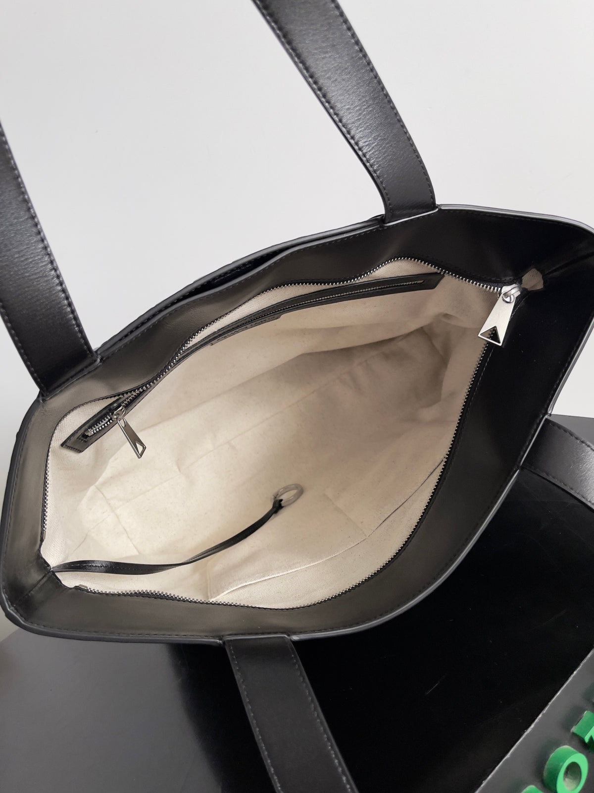Bottega Veneta 786666 Black Tote Bag - detail image 9