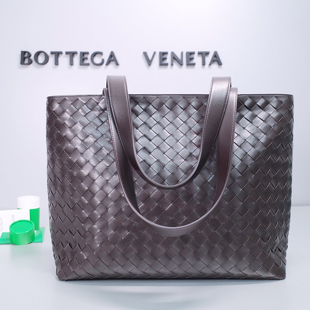 Bottega Veneta Charcoal Gray Designer Handbag Edition 4
