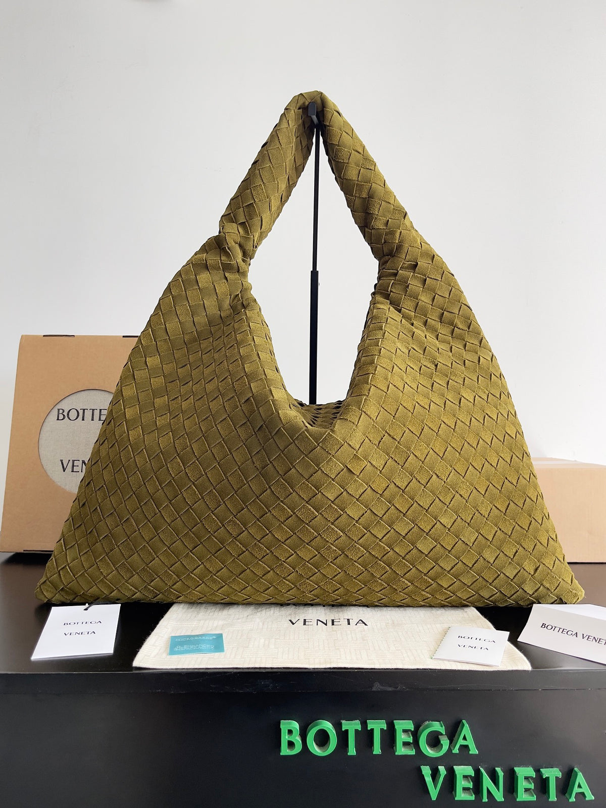 Bottega Veneta Olive Green Designer Handbag Edition 7