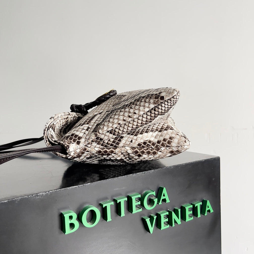 Bottega Veneta Black Clutch Bag Edition 2 - detail image 2