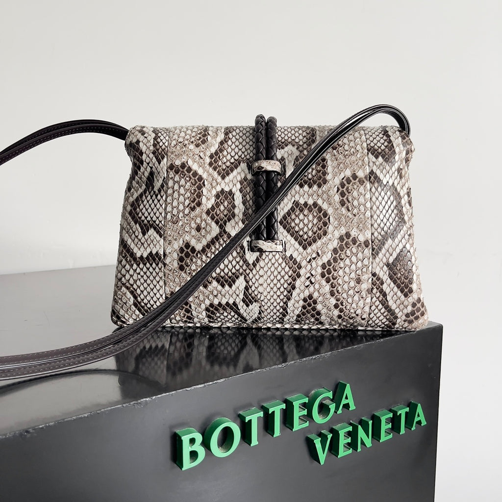 Bottega Veneta Black Clutch Bag Edition 2 - detail image 3
