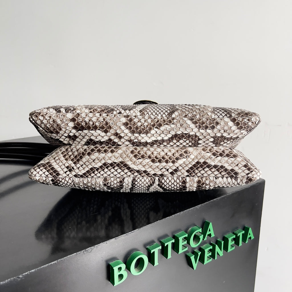 Bottega Veneta Black Clutch Bag Edition 2 - detail image 6