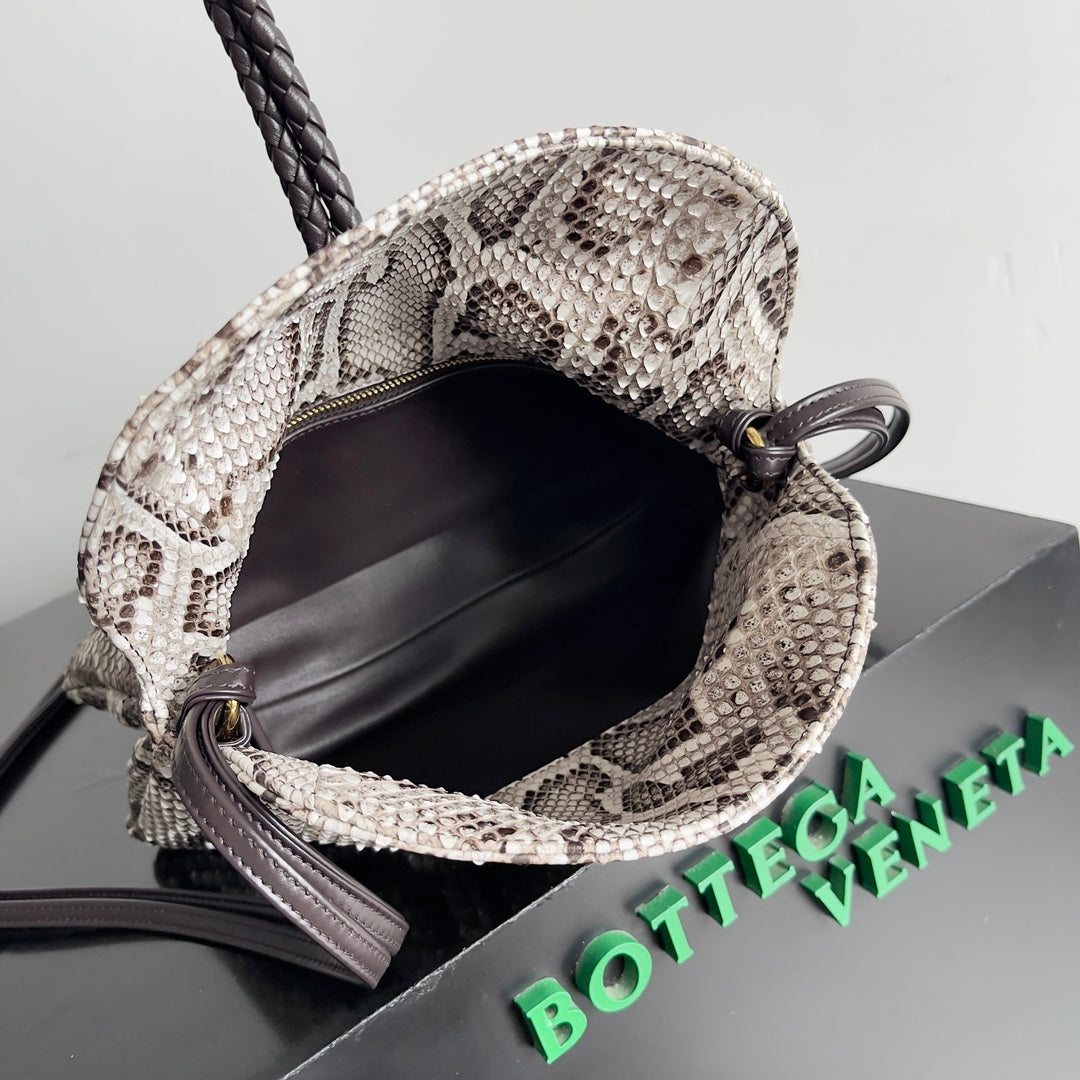 Bottega Veneta Black Clutch Bag Edition 2 - detail image 9