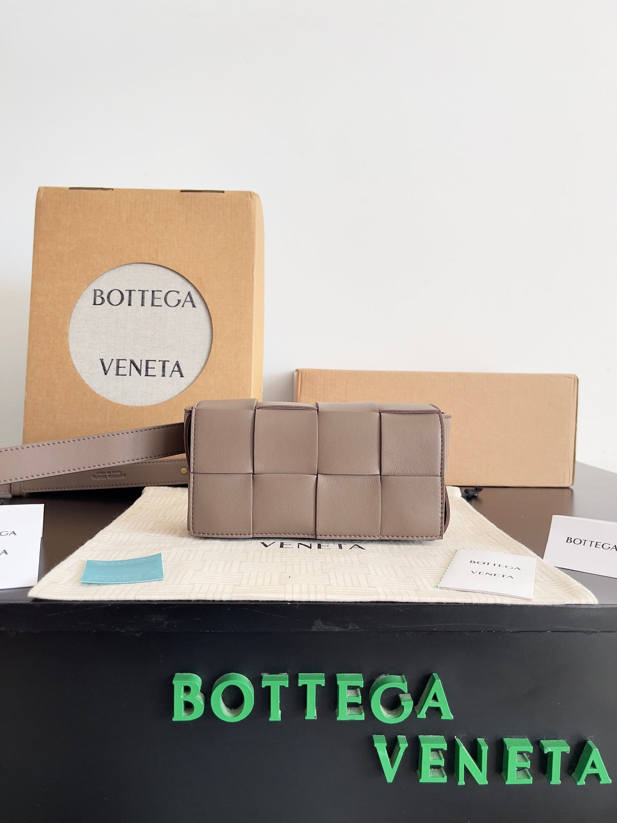 Bottega Veneta Black Designer Handbag Edition 649