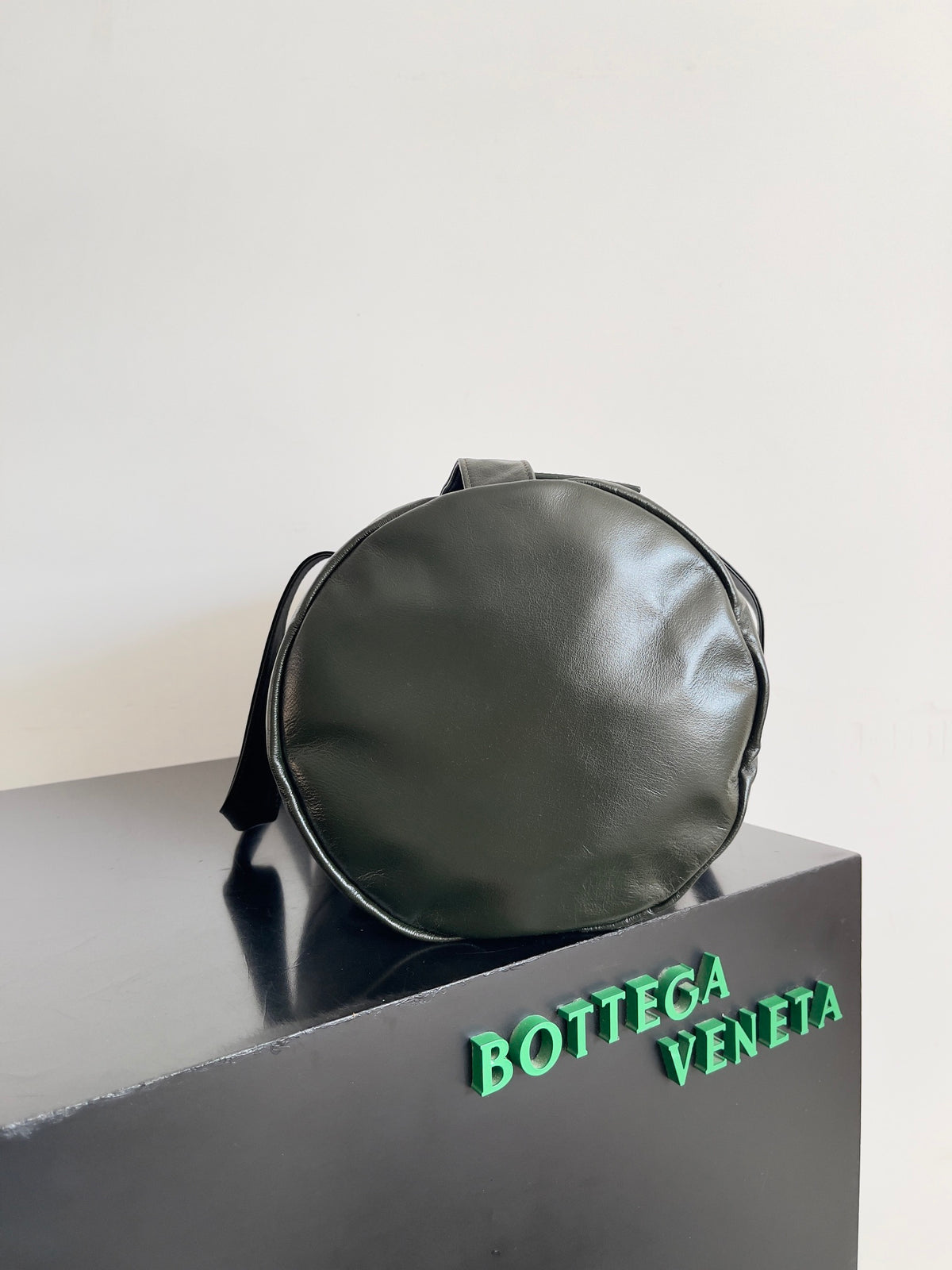 Bottega Veneta 731192 Black Designer Handbag - detail image 3