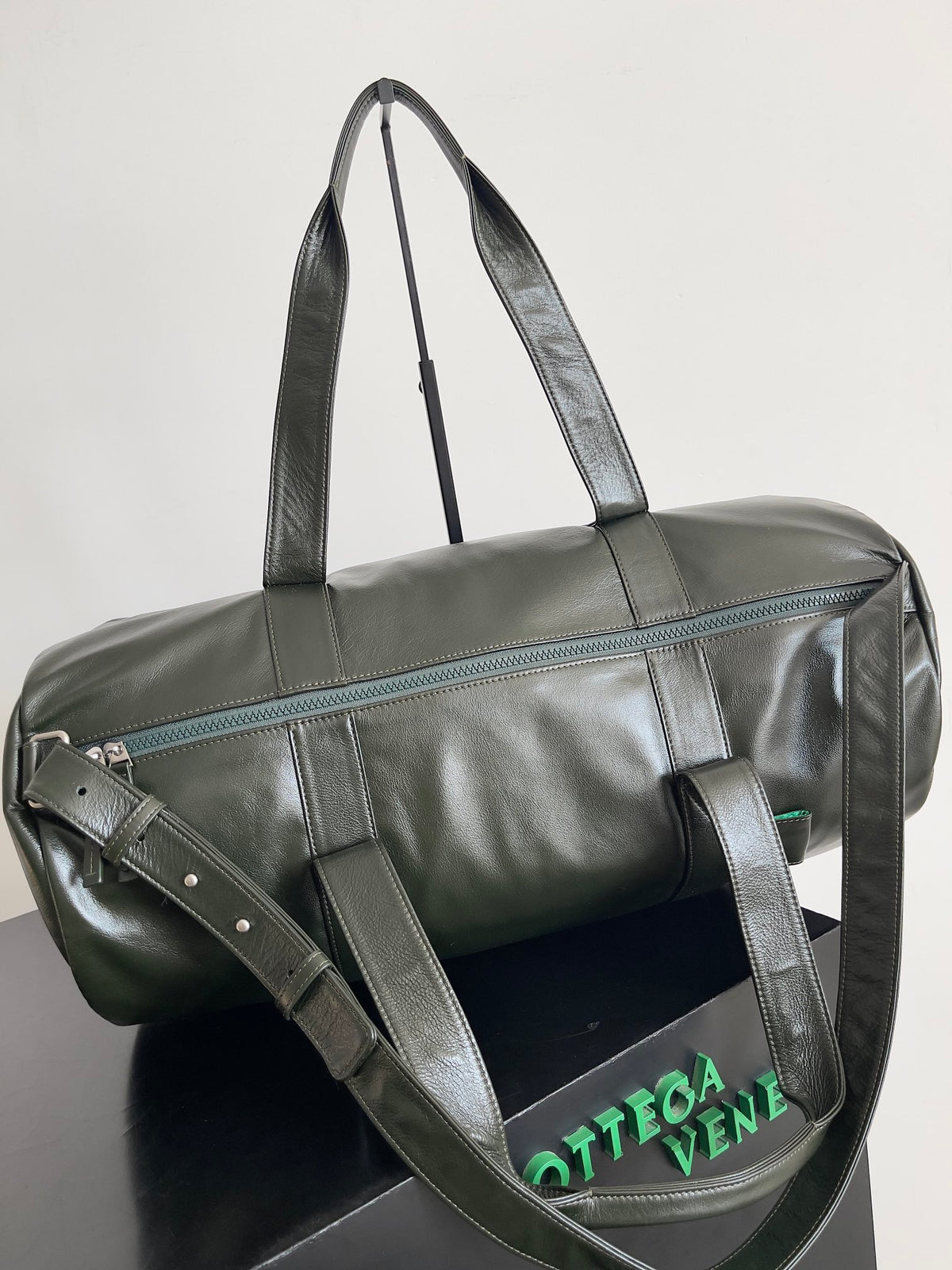 Bottega Veneta 731192 Black Designer Handbag - detail image 2