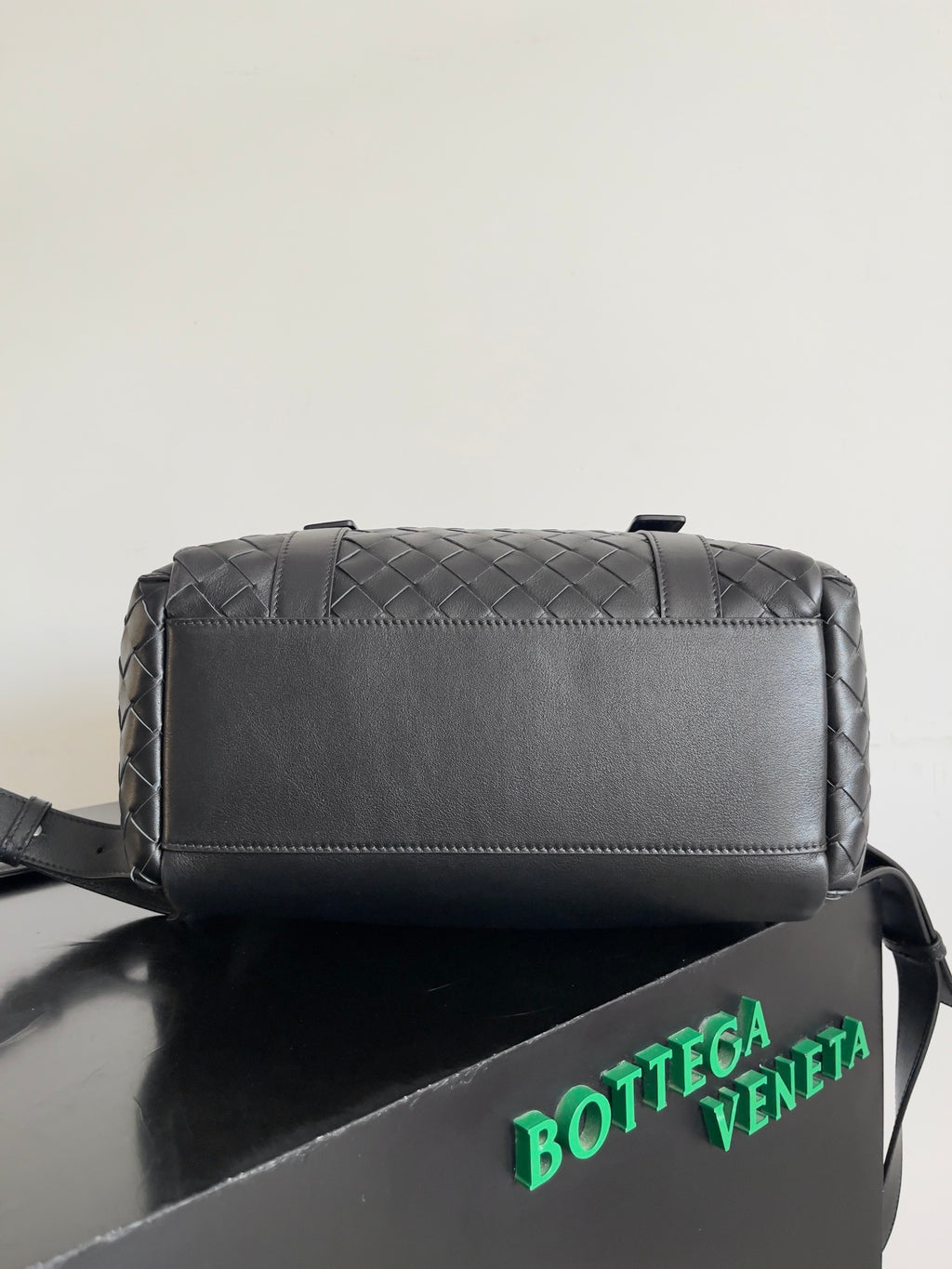 Bottega Veneta 805971 Black Designer Handbag Edition 5 - detail image 4