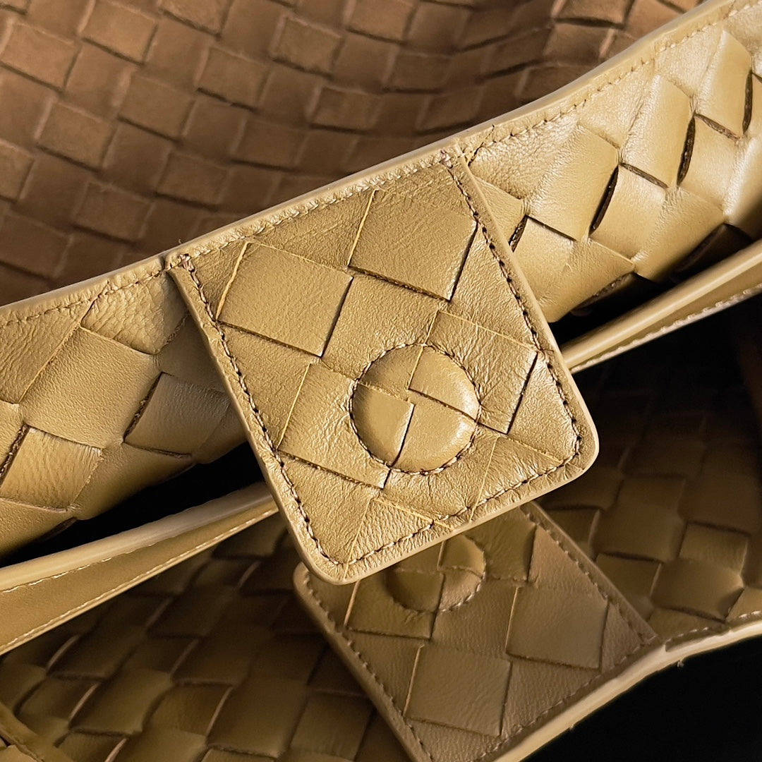Bottega Veneta 743572 White Designer Handbag Edition 8 - detail image 7