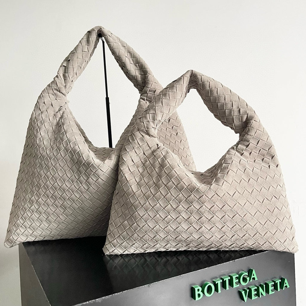 Bottega Veneta Black Designer Handbag Edition 906