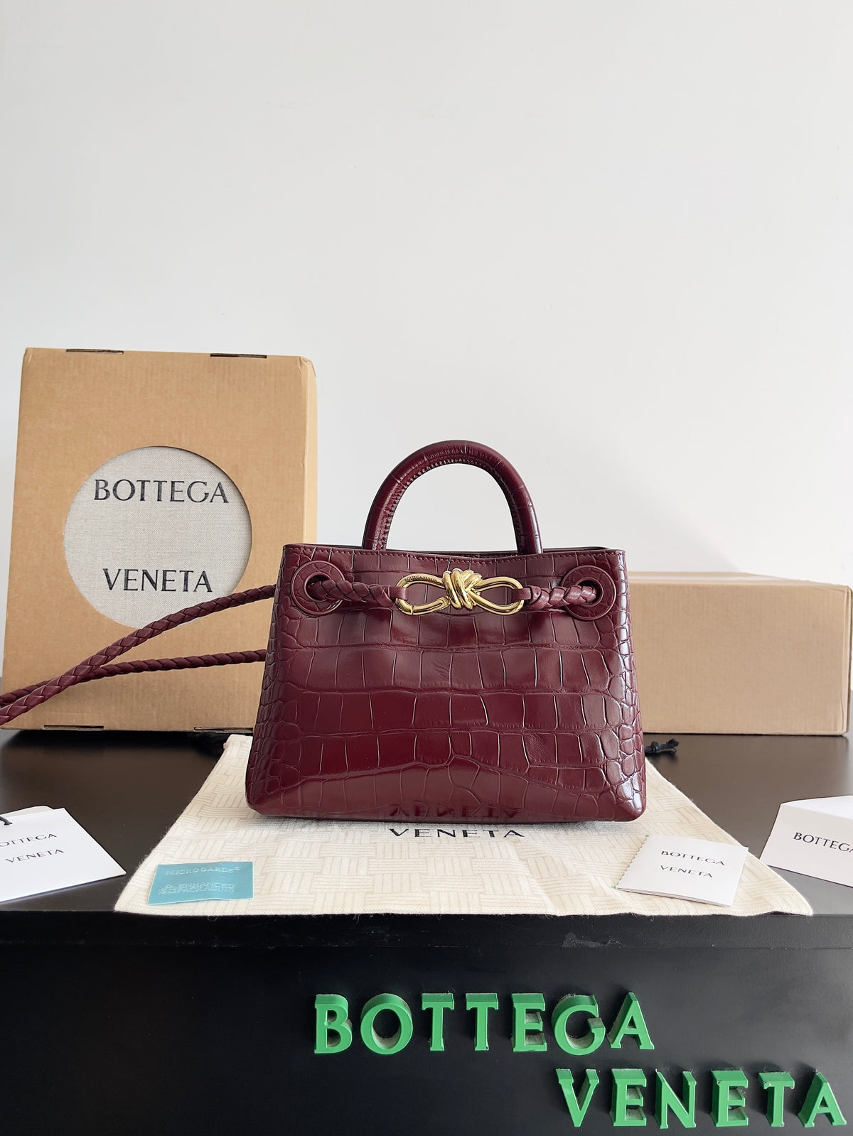 Bottega Veneta Red & Black Designer Handbag Edition 21