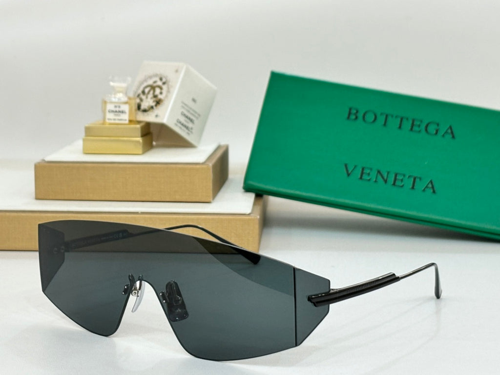 Bottega Veneta BV1299S Green & Gold Designer Sunglasses - detail image 2
