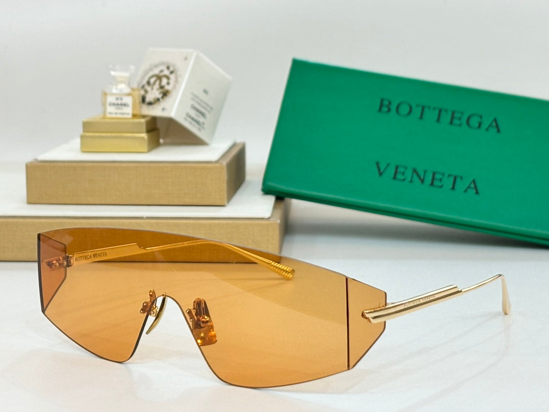 Bottega Veneta BV1299S Green & Gold Designer Sunglasses - detail image 3