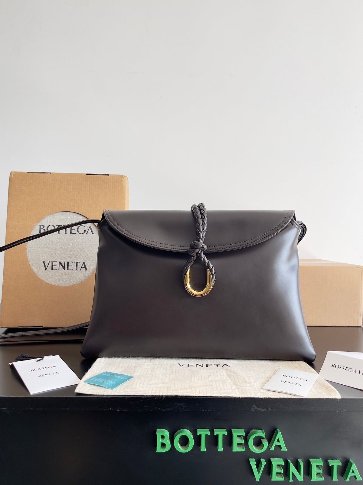 Bottega Veneta Black Designer Handbag Edition 818
