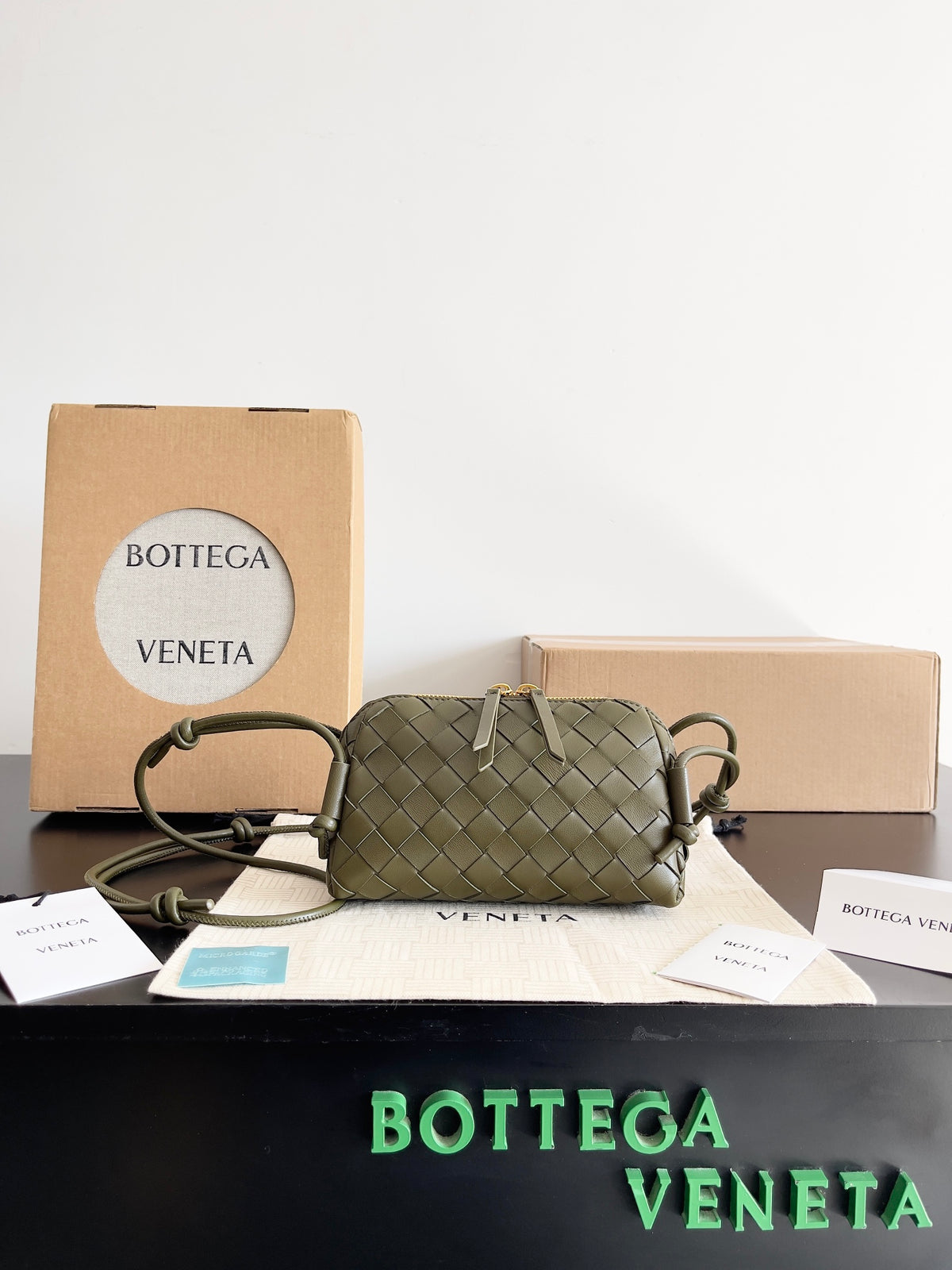 Bottega Veneta Black Designer Handbag Edition 783