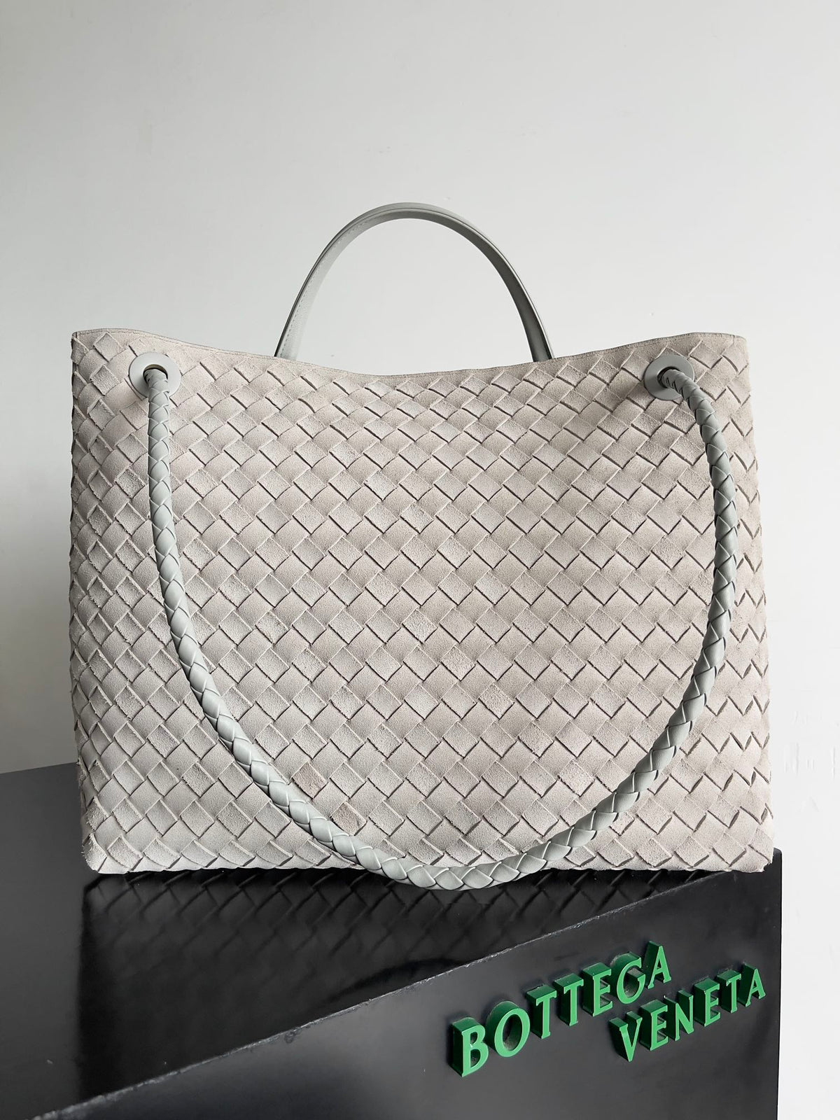 Bottega Veneta 743575 Black Designer Handbag Edition 7 - detail image 3