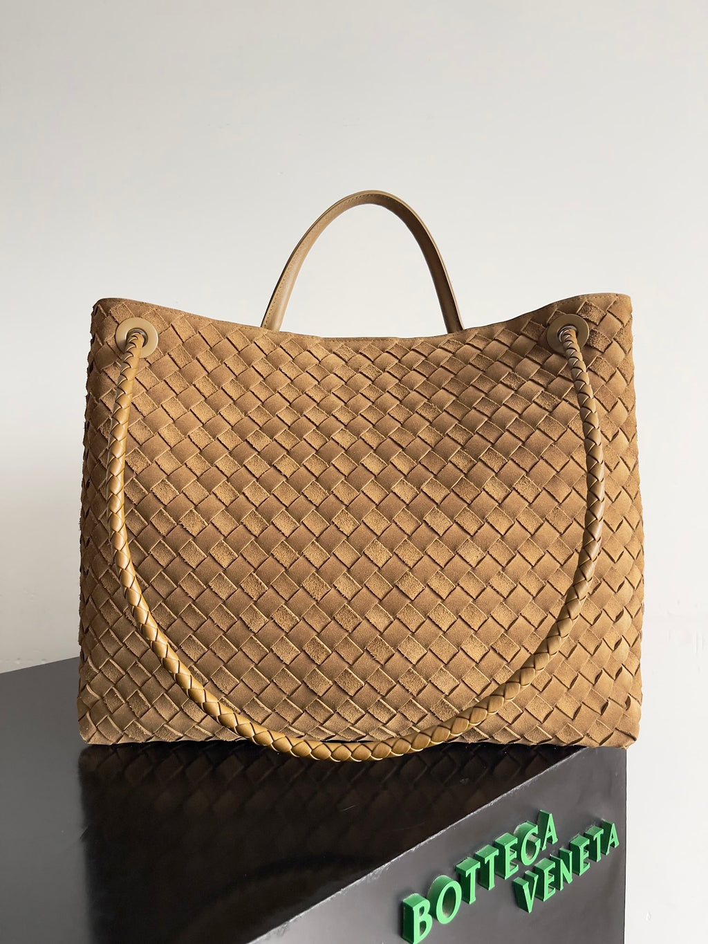 Bottega Veneta 743575 Rose Gold & Brown Designer Handbag - detail image 3