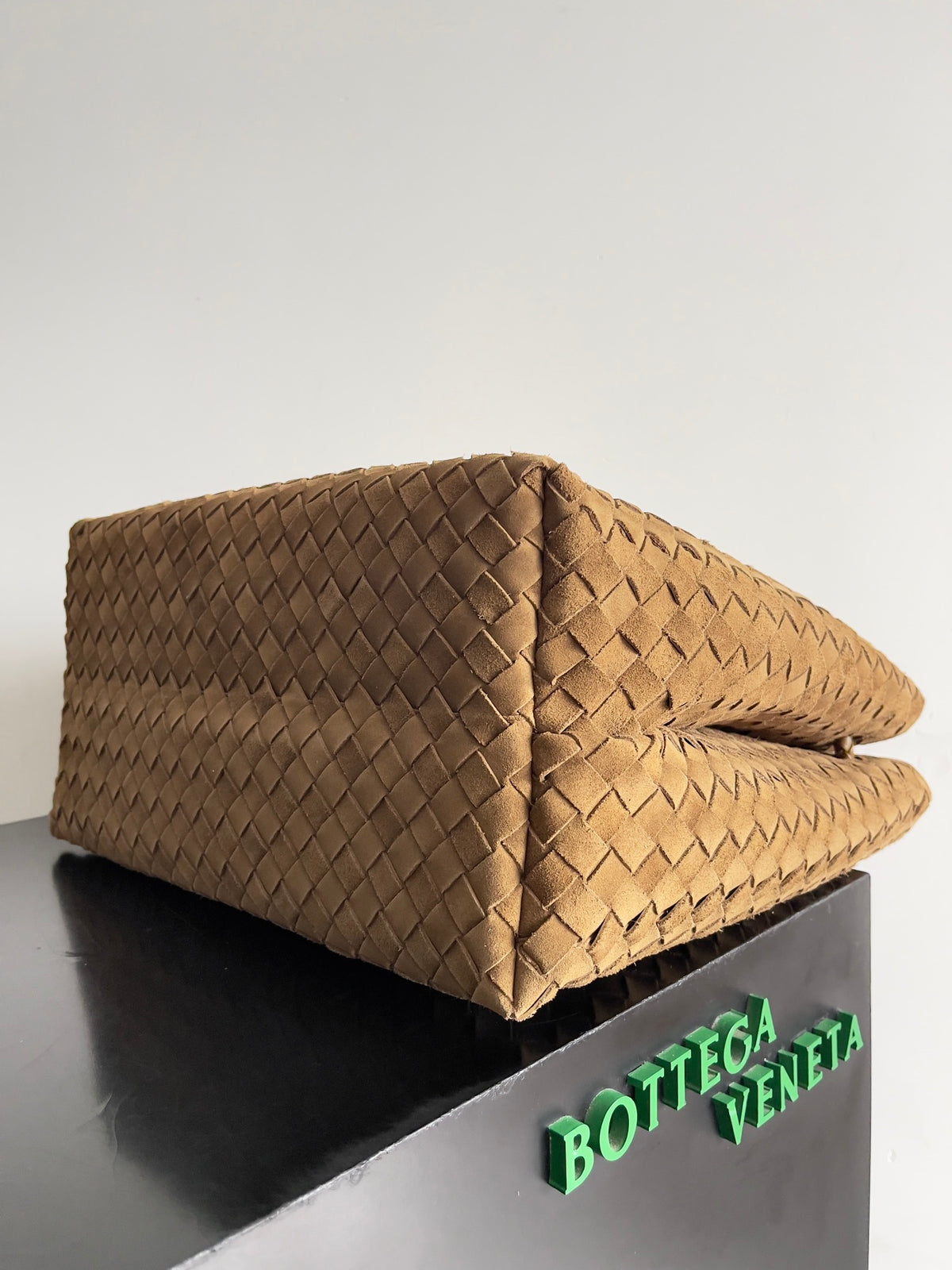 Bottega Veneta 743575 Rose Gold & Brown Designer Handbag - detail image 2