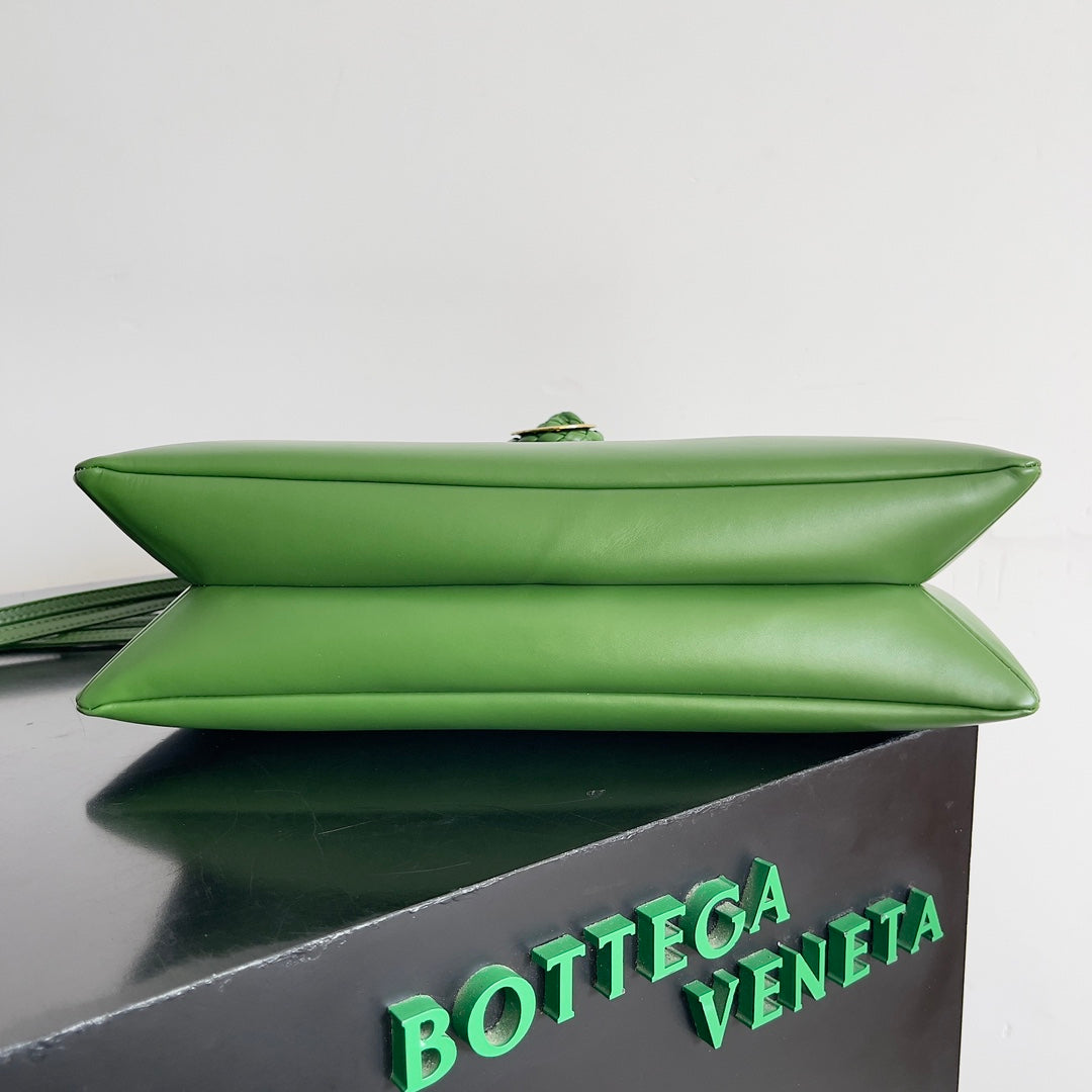 Bottega Veneta 806034 Green Designer Handbag - detail image 4