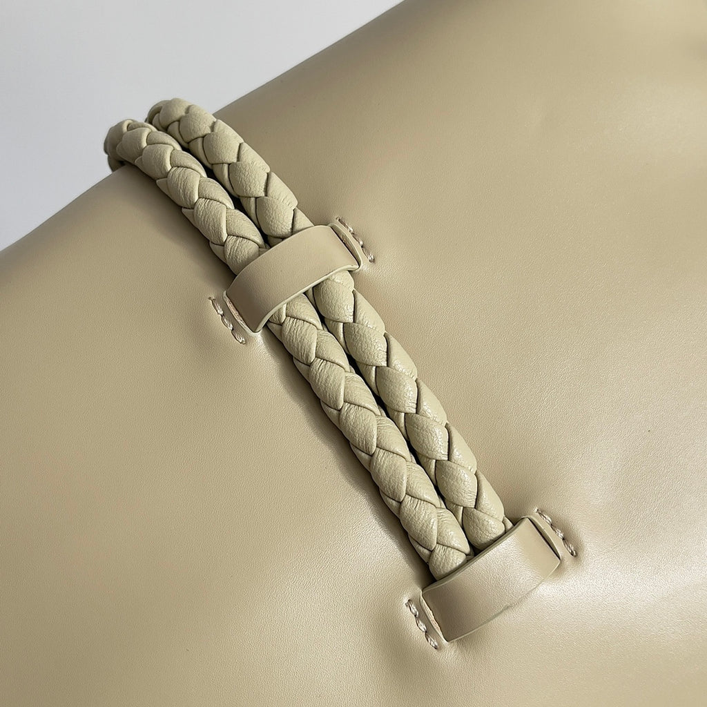 Bottega Veneta 806030 Black Designer Handbag - detail image 6