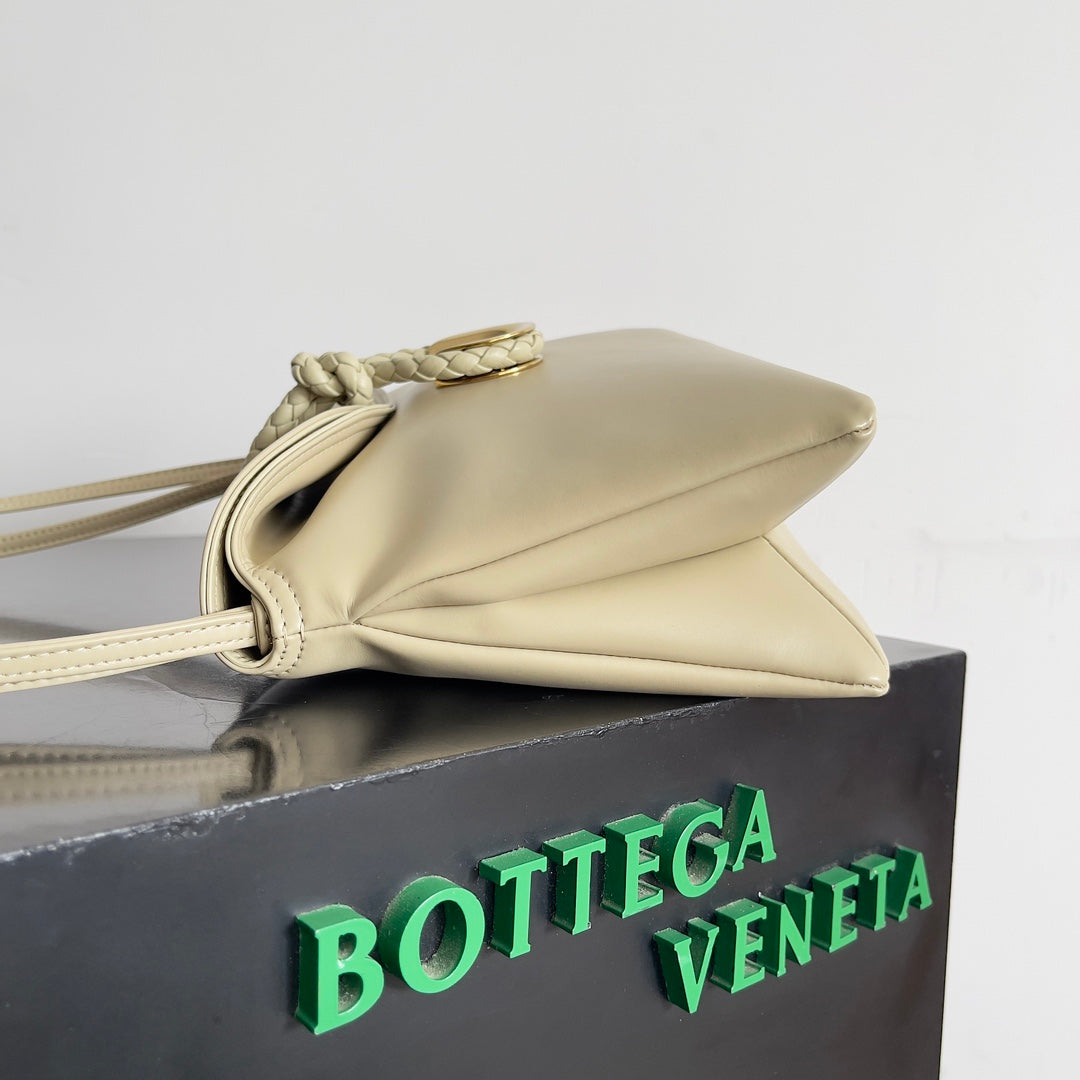 Bottega Veneta 806030 Black Designer Handbag - detail image 2