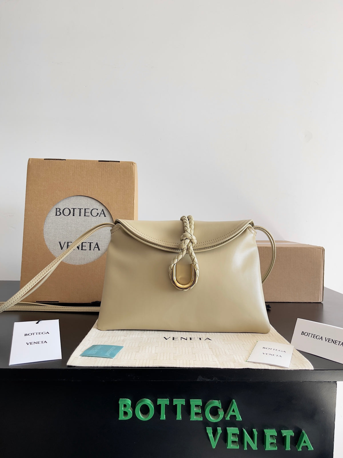 Bottega Veneta Yellow Designer Handbag Edition 13