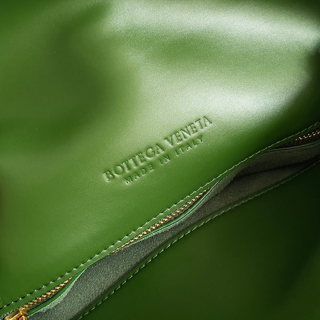 Bottega Veneta 806030 Green Designer Handbag - detail image 7