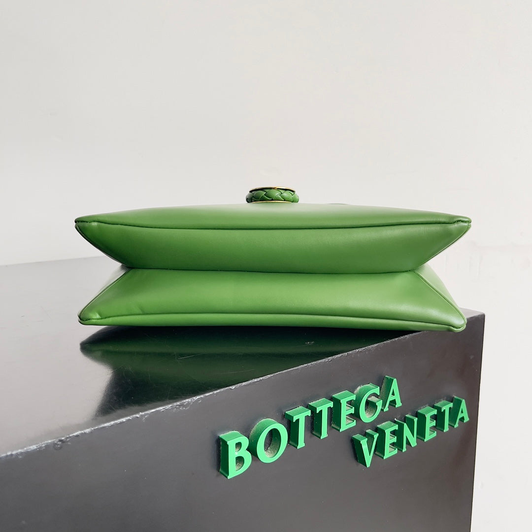 Bottega Veneta 806030 Green Designer Handbag - detail image 4