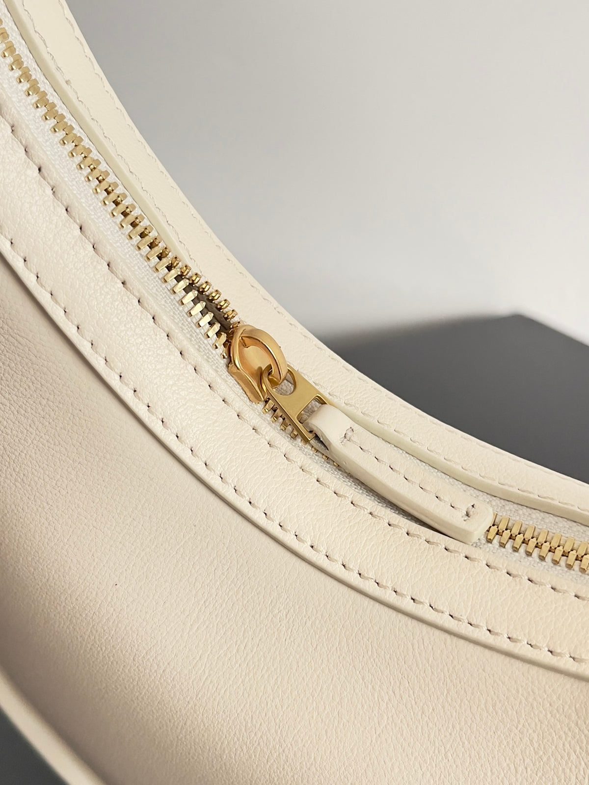 Bottega Veneta 794902 Black Designer Handbag Edition 3 - detail image 6