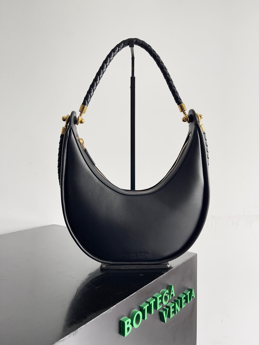 Bottega Veneta 794902 Black Designer Handbag Edition 2