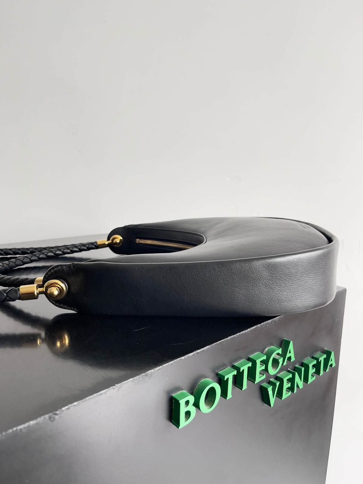 Bottega Veneta 794902 Black Designer Handbag Edition 2 - detail image 2