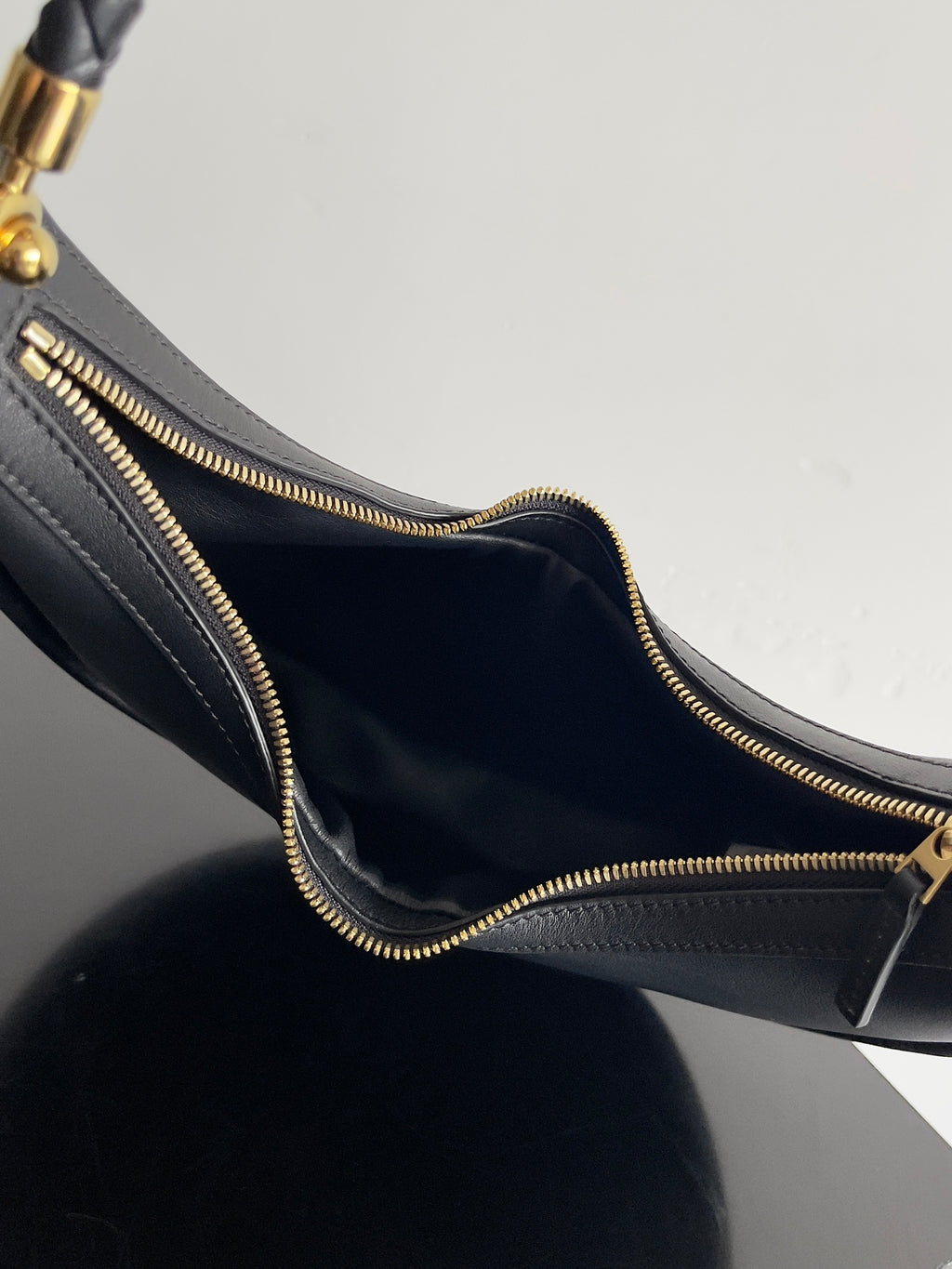 Bottega Veneta 794902 Black Designer Handbag Edition 2 - detail image 9