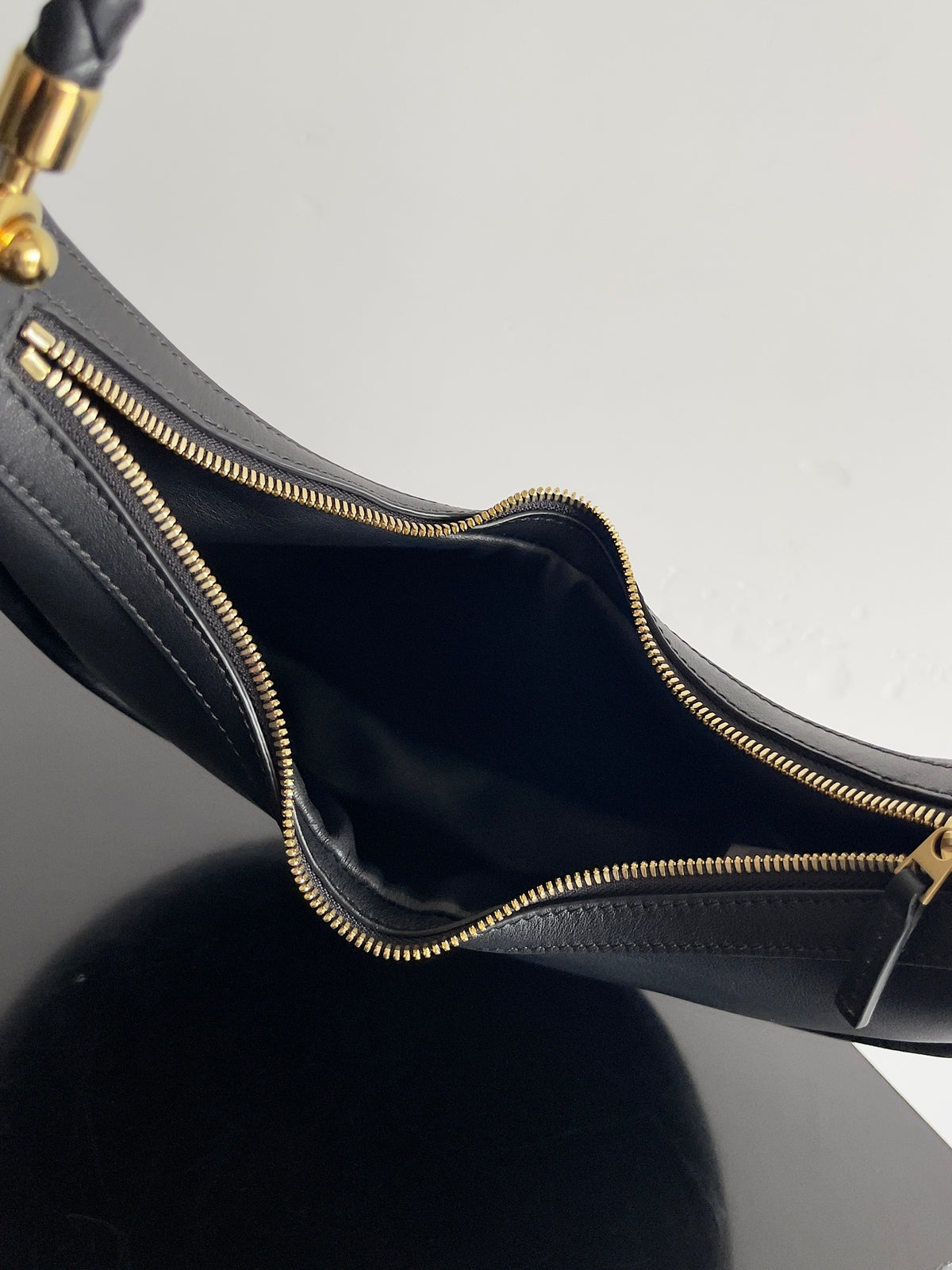 Bottega Veneta 794902 Black Designer Handbag Edition 2 - detail image 9
