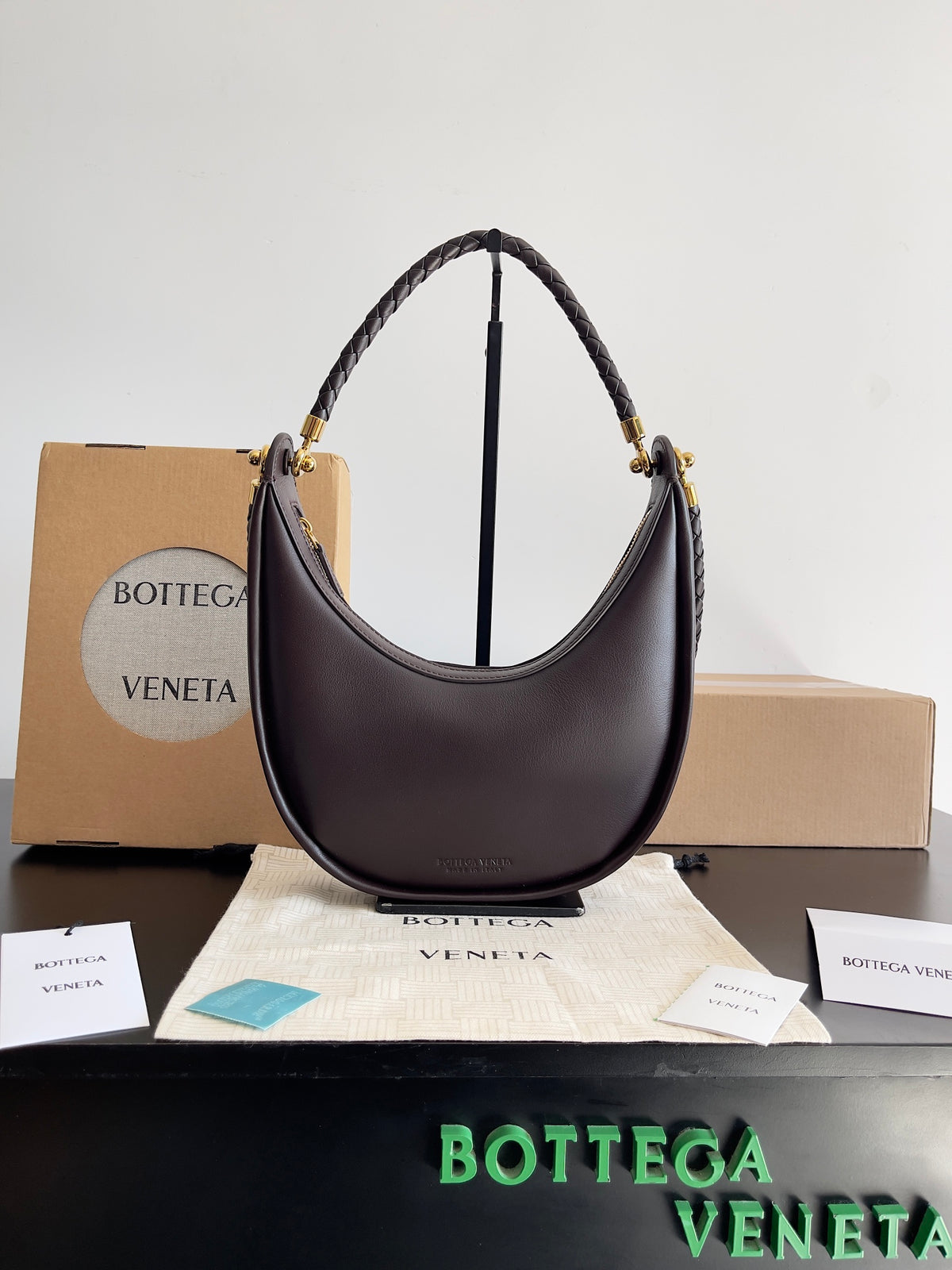 Bottega Veneta Black Designer Handbag Edition 823
