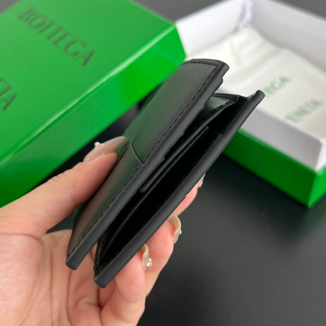Bottega Veneta Black & Green Coin Purse Edition 30 - detail image 2