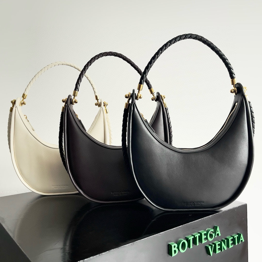 Bottega Veneta Black Designer Handbag Edition 822