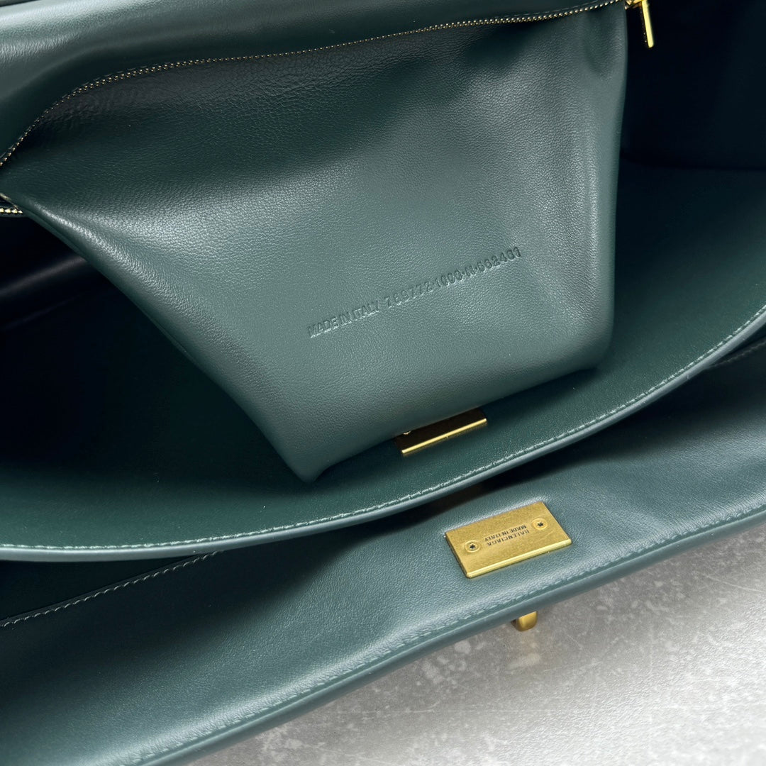 Balenciaga 92866MEDIUM Green & Black Designer Handbag - detail image 8