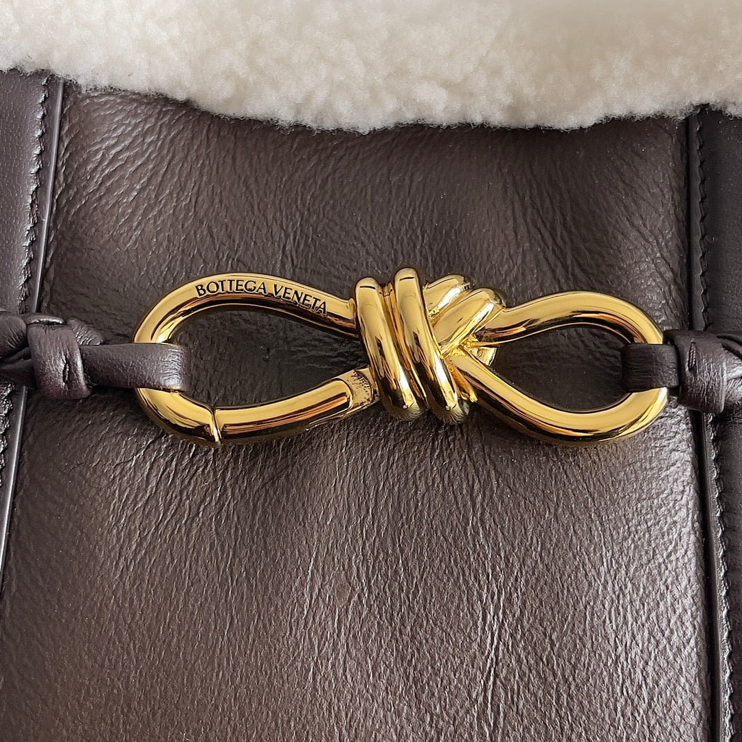 Bottega Veneta 806088 Black Designer Handbag - detail image 6