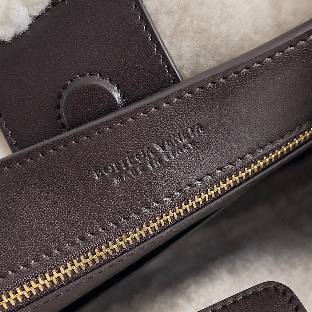 Bottega Veneta 806088 Black Designer Handbag - detail image 8