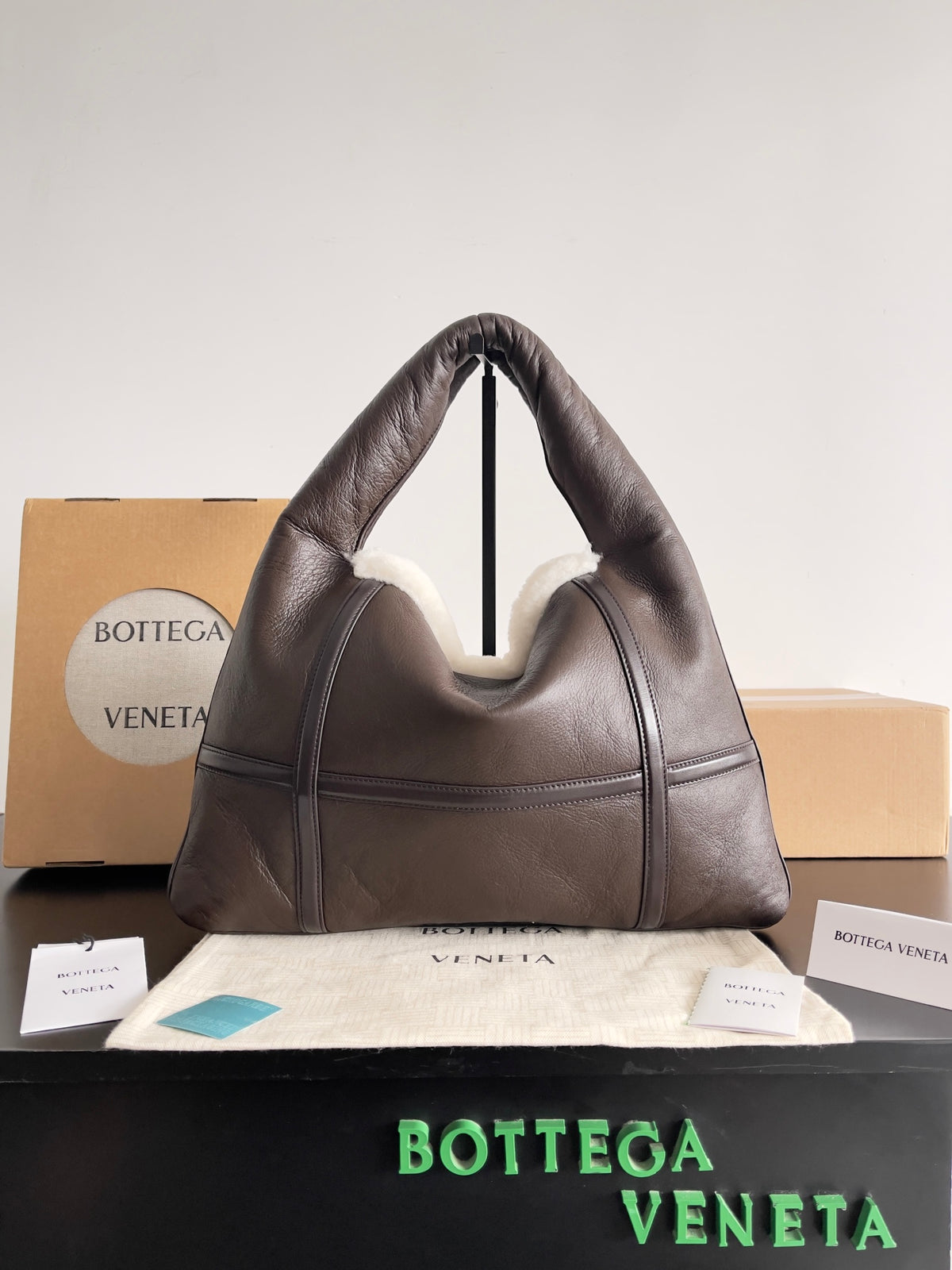 Bottega Veneta Black Designer Handbag Edition 869