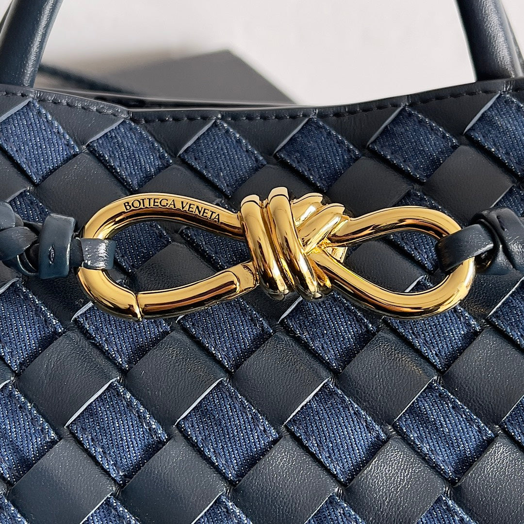 Bottega Veneta 743568 Black & Blue Designer Handbag - detail image 6