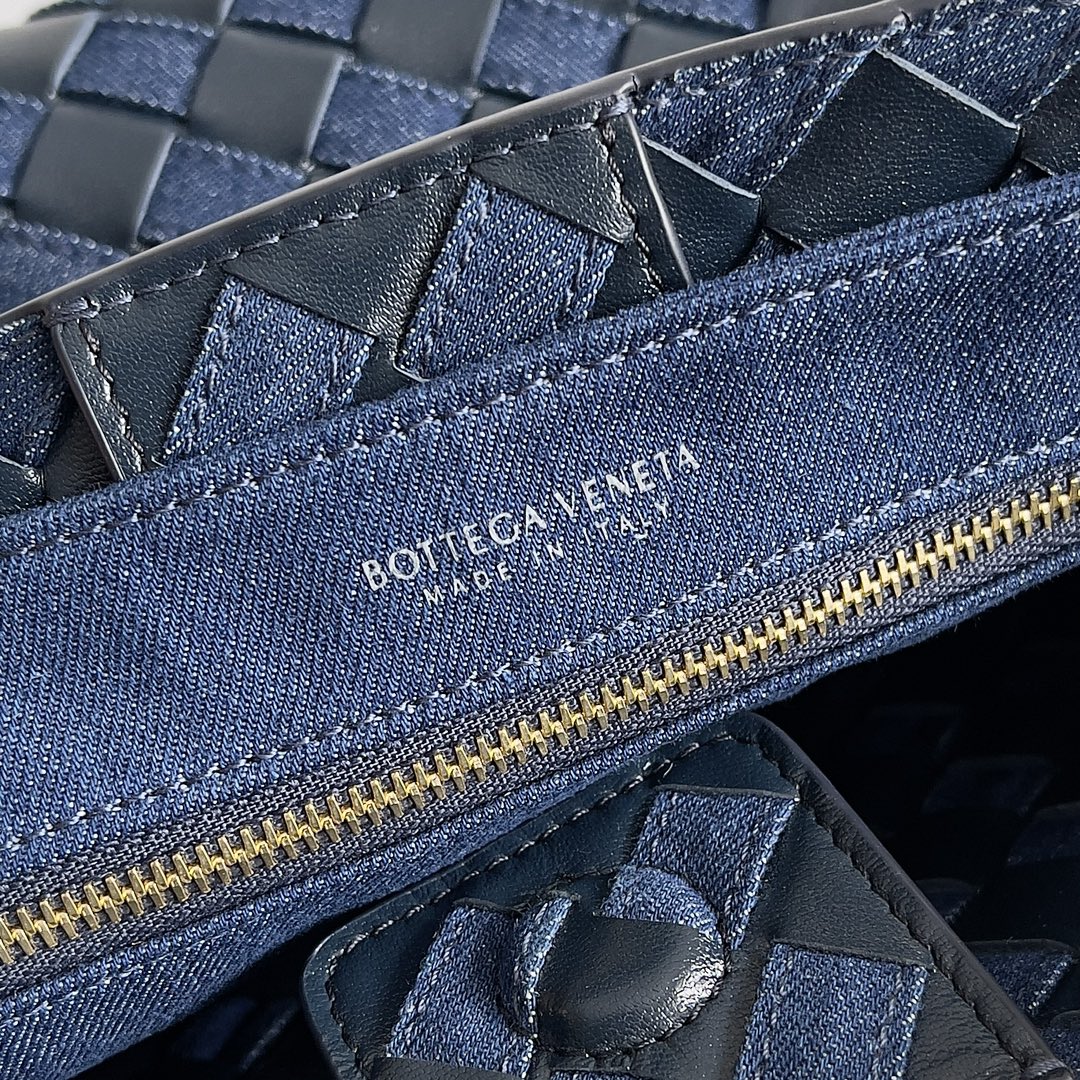Bottega Veneta 743568 Black & Blue Designer Handbag - detail image 8