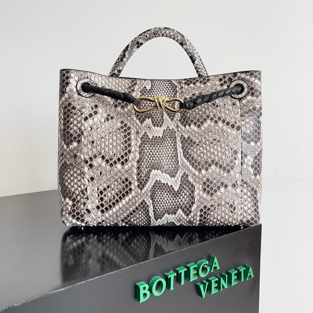 Bottega Veneta 743572 Black Designer Handbag Edition 7