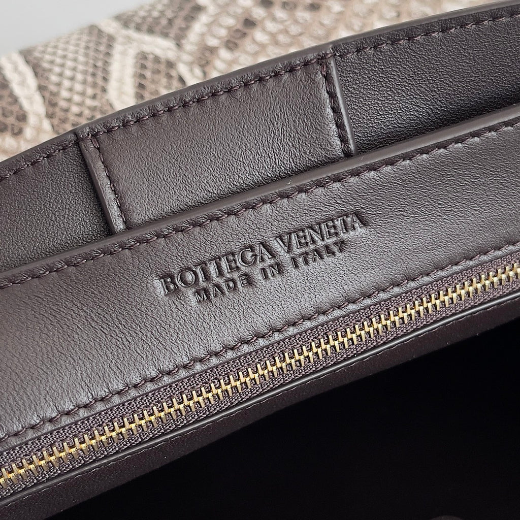 Bottega Veneta 743572 Black Designer Handbag Edition 7 - detail image 8