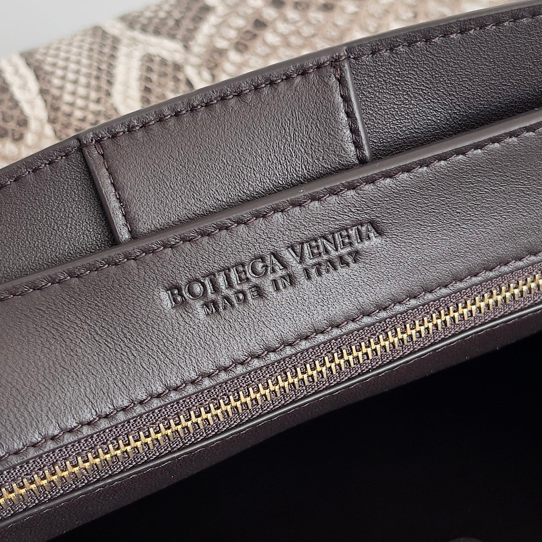 Bottega Veneta 743572 Black Designer Handbag Edition 7 - detail image 8