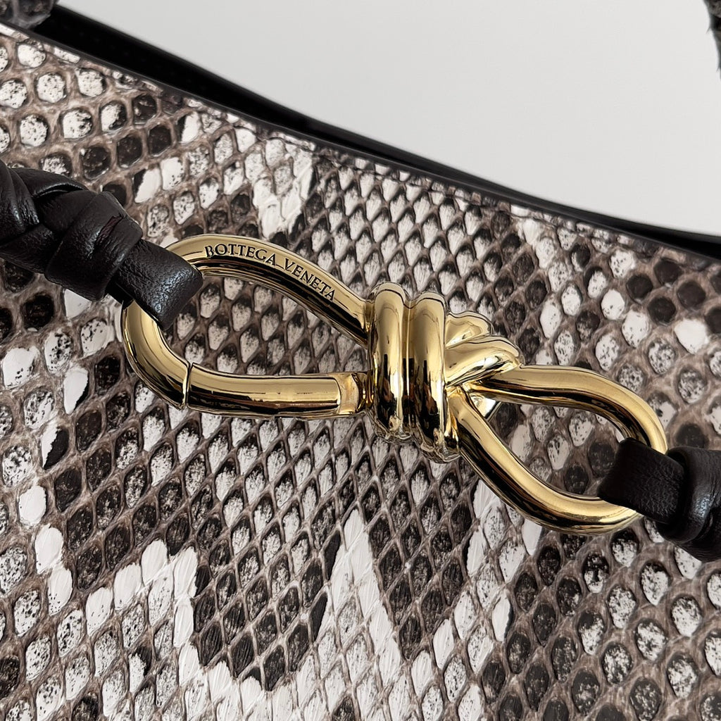 Bottega Veneta 743572 Black Designer Handbag Edition 7 - detail image 5