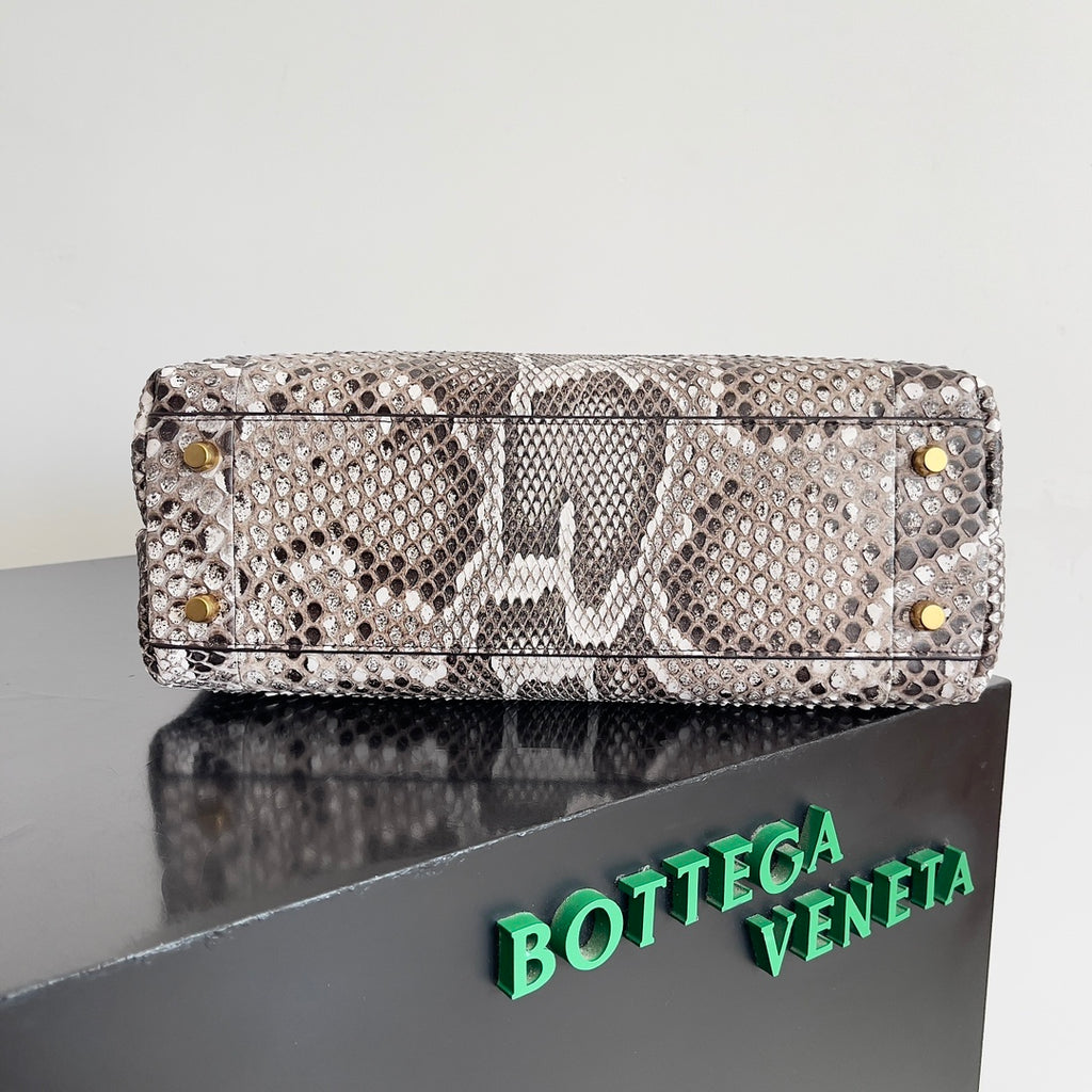 Bottega Veneta 743572 Black Designer Handbag Edition 7 - detail image 4