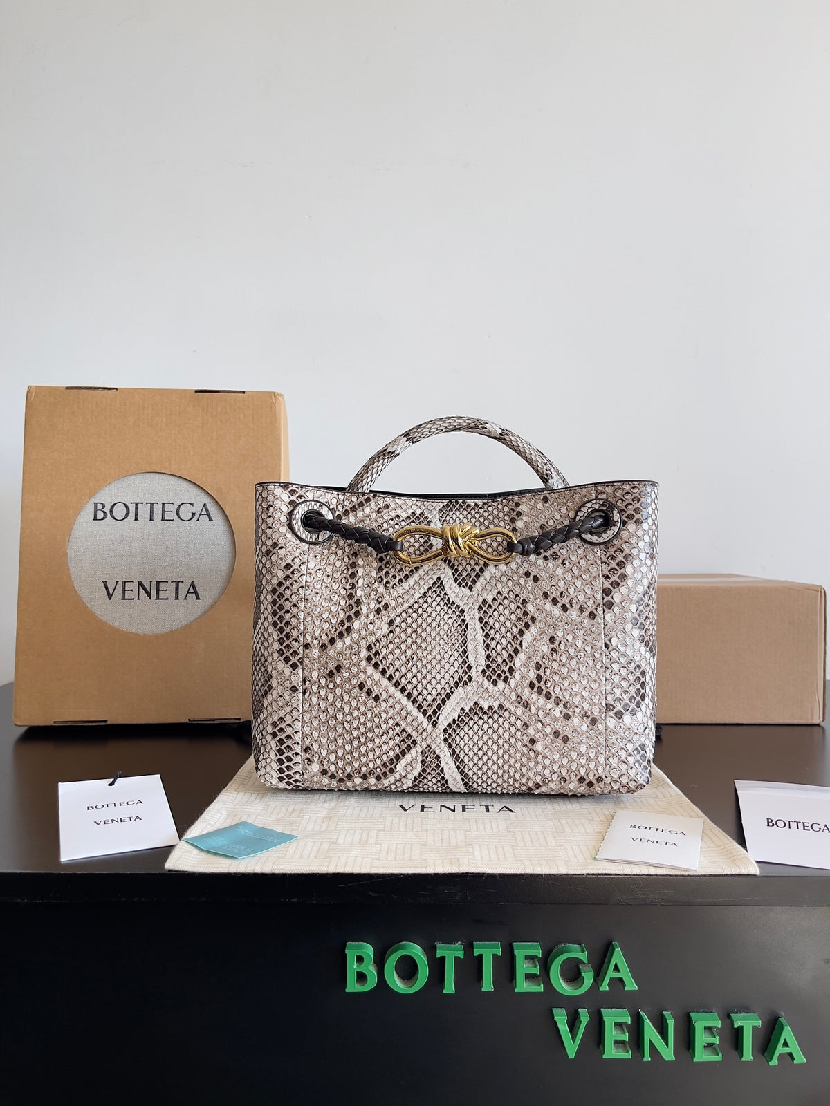 Bottega Veneta Black Designer Handbag Edition 914