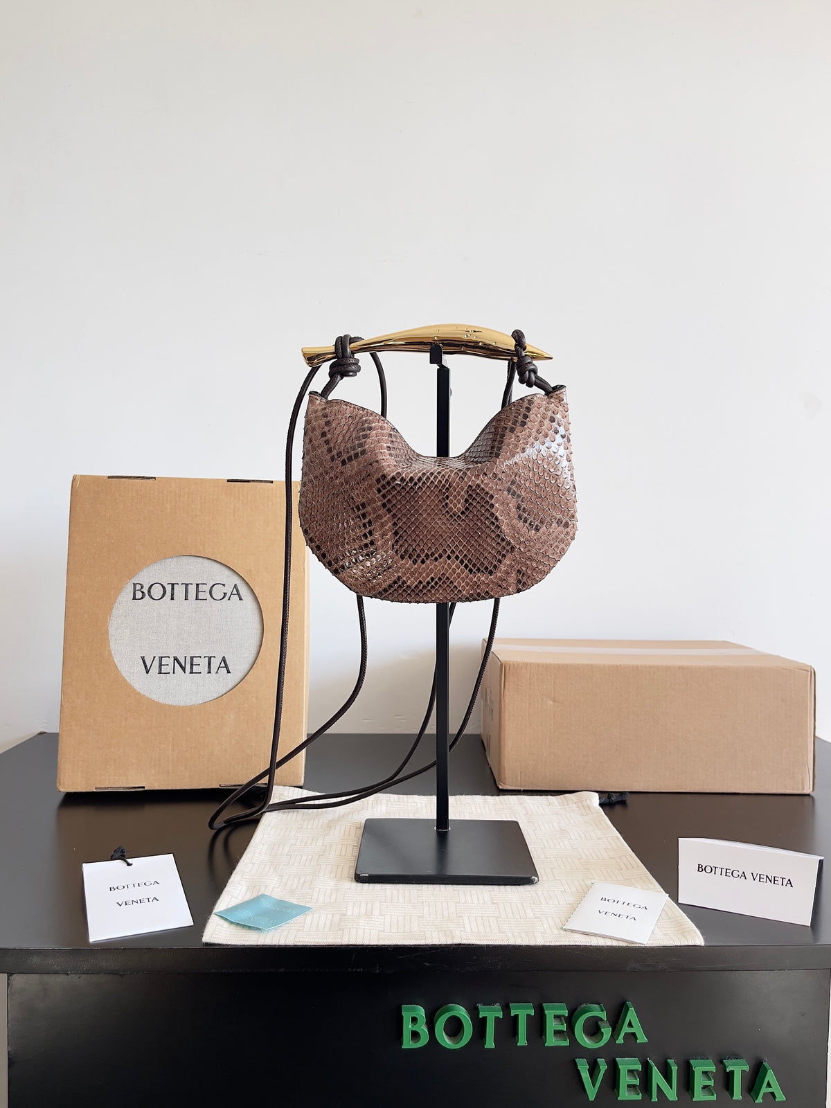 Bottega Veneta Black Designer Handbag Edition 916