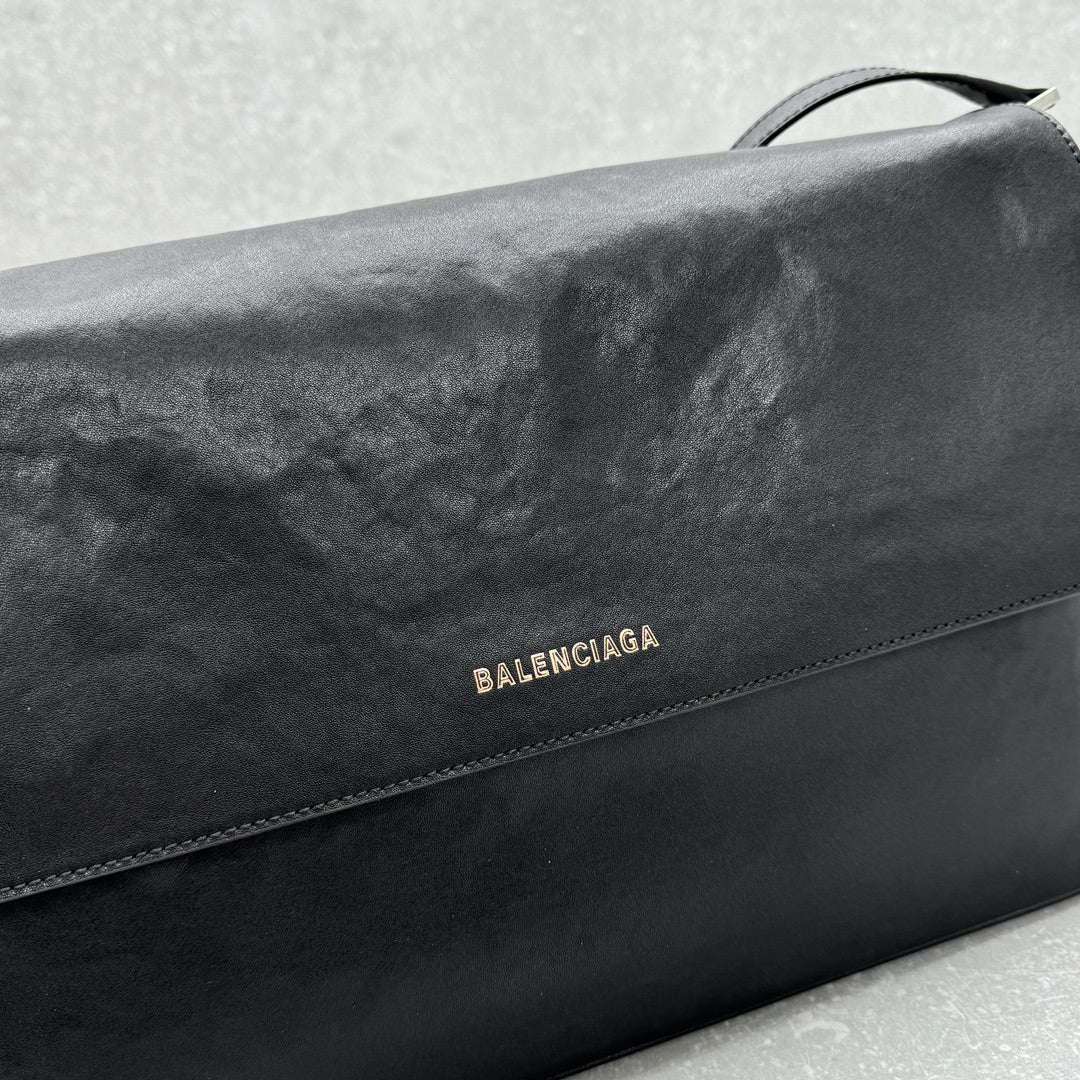 Balenciaga 92871SIZE Black & Red Designer Handbag - detail image 5