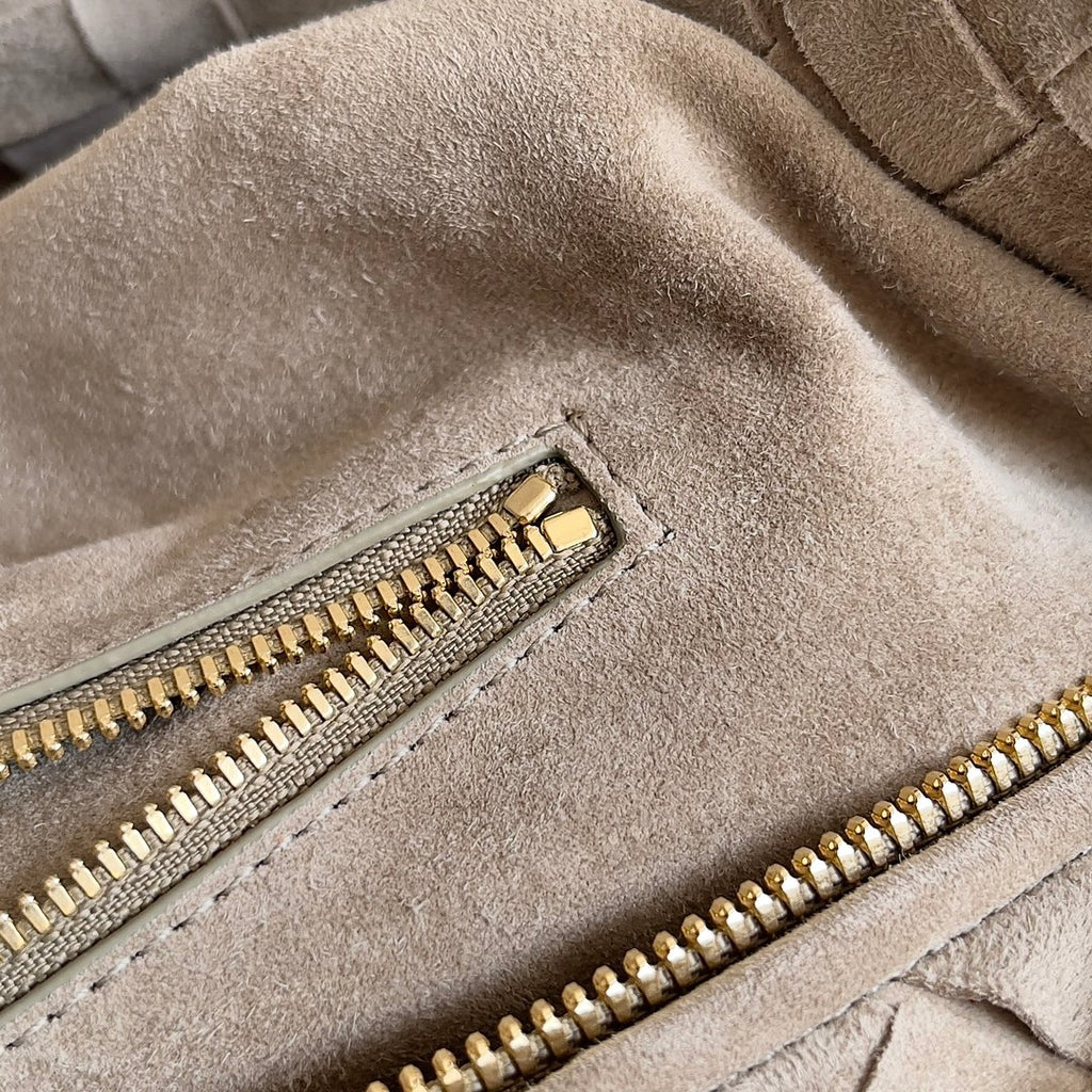 Bottega Veneta Silver Designer Handbag Edition 165 - detail image 8
